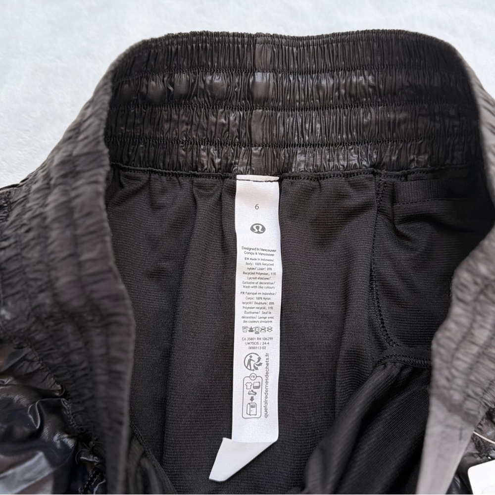 NWT Lululemon Hotty Hot High-Rise Lined Short 4” *Matte Sheen – Black – Size 6 - Picture 8 of 11